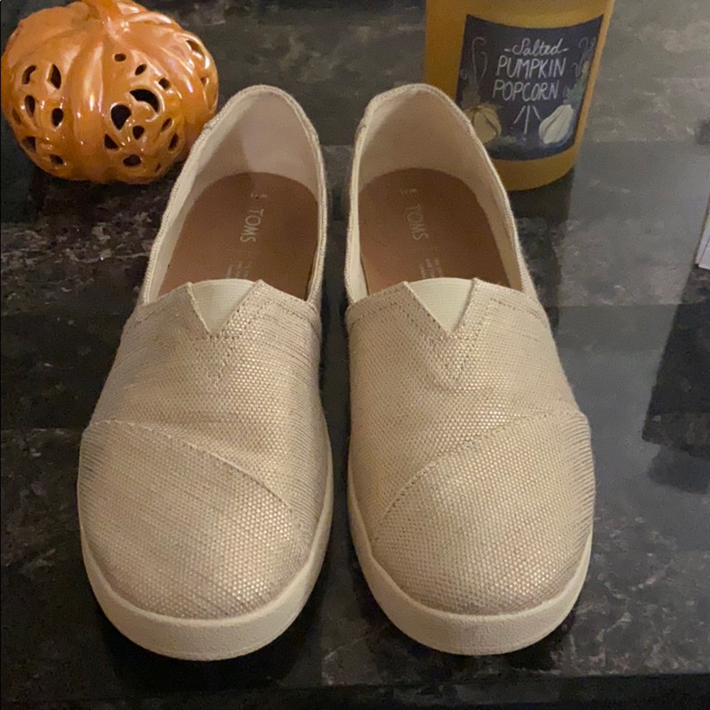 Toms